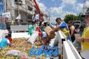 lbum de fotos de la solidaria juntada de tapitas para el hospital Garrahan