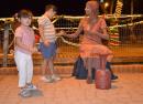 Kines Somos present su Galera de Estatuas Vivientes en la costanera de Paso de los Libres